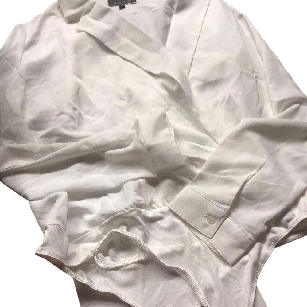 Blue Blush size large snapped crotch tuxedo blouse in excellent condition